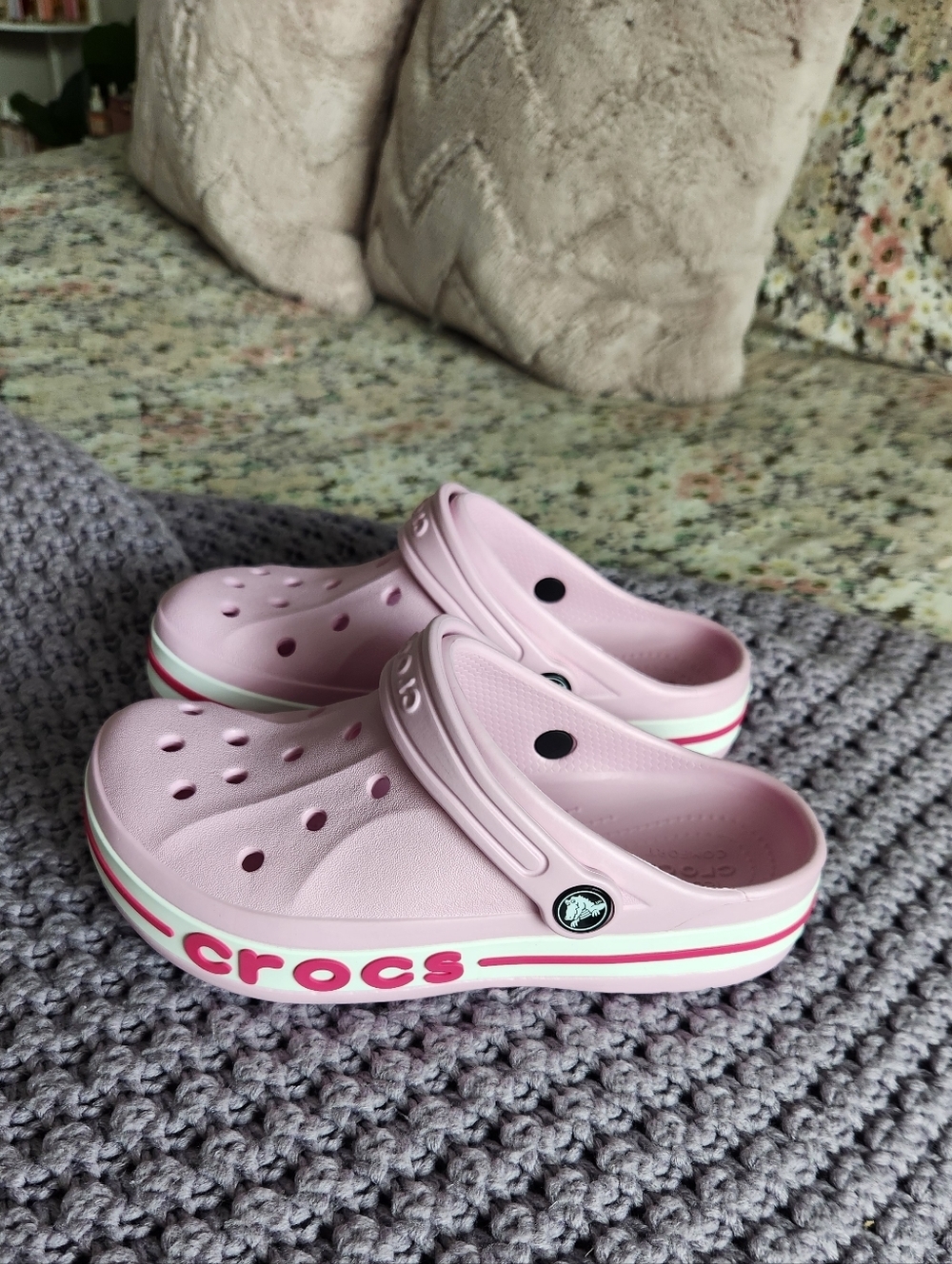 Sz J 2 Crocs Kids' in Light Pink with Logo Trim - Picture 3 of 5
